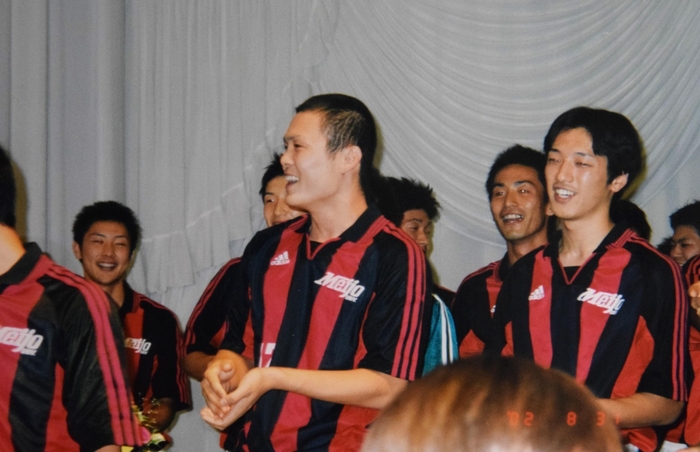 名城大学ハンドボール部時代の音川さん(中央)