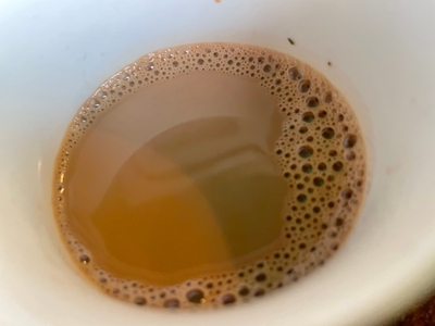 カレーにはダルやチャイがつきます　