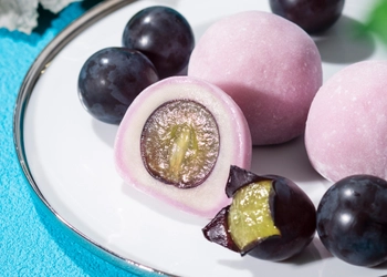 【新商品情報｜8月限定】“ぶどうのおいしさを贅沢に感じる”大粒の国産種なしピオーネ使用『ぶどう大福』18日間限定販売