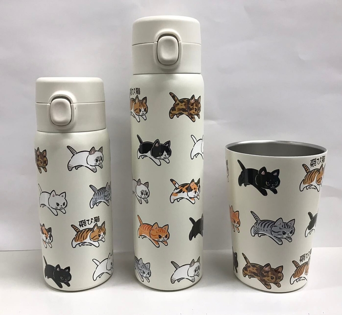 タンブラー 2,970円(税込)、ステンレスボトル小 3,630円(税込)、ステンレスボトル大 3,850円(税込)