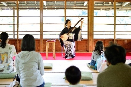 昨年の演奏会の様子(涼亭)