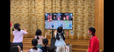 保護者の方が描いたキャラクターを取り込んだ「相撲」ゲーム