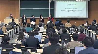 sYNuae0mvS0gHkBGM30F.jpg?w=940&h=940