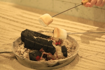 囲炉裏でマシュマロ