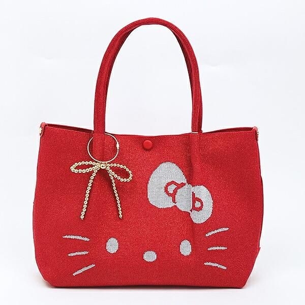 サンリオから、コーデをワンランクおしゃれに仕上げるハローキティのニットトートバッグ！フェイスデザインとリボンに胸キュン。