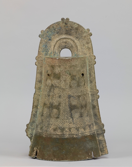 扁平鈕式銅鐸 弥生時代(中期)・前2~前1世紀 兵庫県神戸市東灘区渦森台出土 青銅製 東京国立博物館蔵(※貸与予定作品)