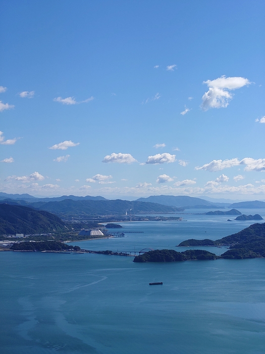 タイトル「晩秋の下松港」
