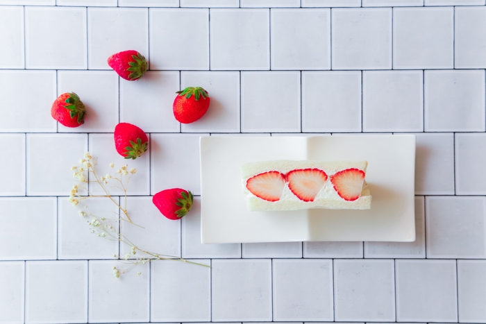 【北海道すずあかね!苺サンド】