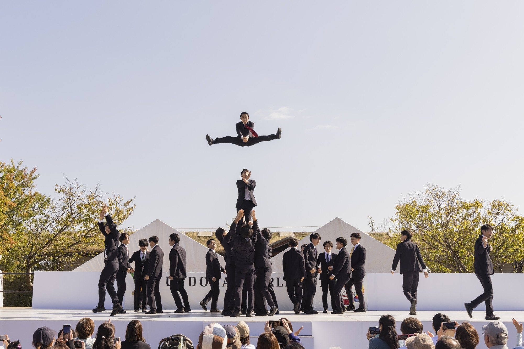 ▲目の前で繰り広げられる、大迫力のチアパフォーマンス!