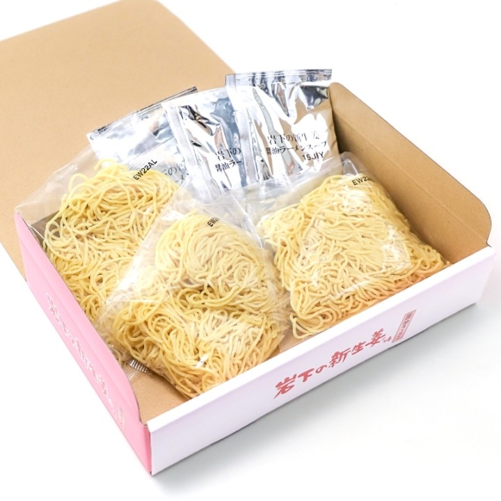 「岩下の新生姜味 醤油ラーメン」セット内容(3食入、スープ付)