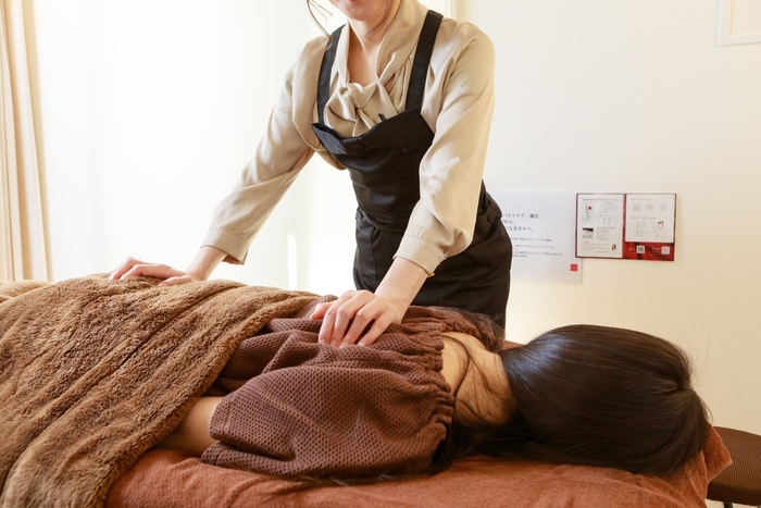 背骨リメイク施術風景