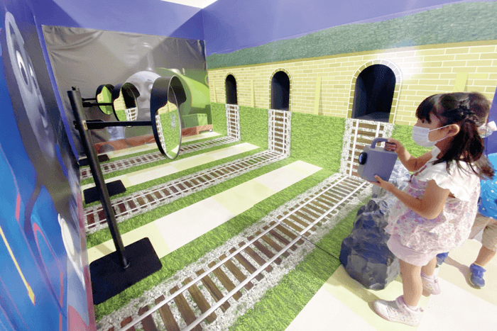 誰がいるかな?夜のトンネル