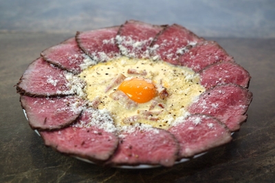 一枚麺のサーロイン肉ボナーラ　2900円