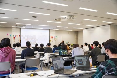 講演する安部准教授