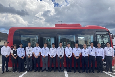 本コミュニティバスを運行する大新東の運転サービス士