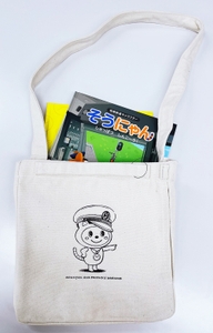 そうにゃんスクエアトートバッグ ※絵本は別売りです。