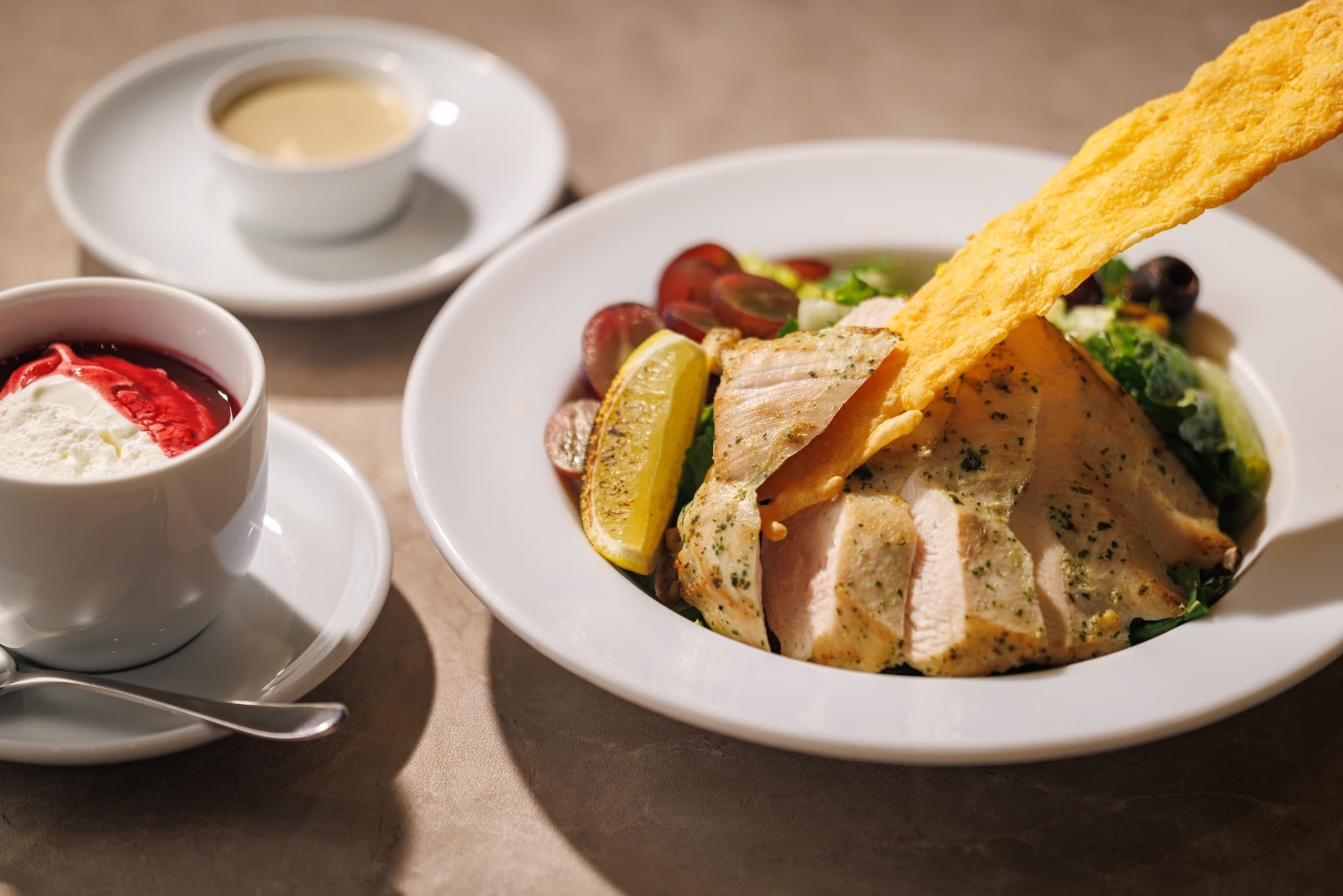 ハーブチキンシーザーサラダ