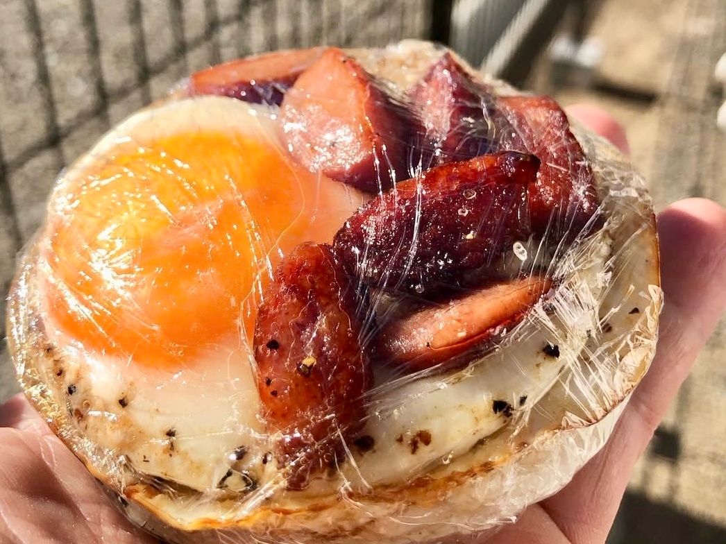 創作おにぎりのエッグソーセージ