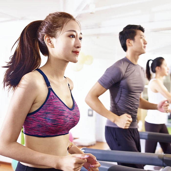 1ヵ月で1キロの体脂肪を減らすことを目標とした場合、7200÷30日=240キロカロリーということで、1日あたり240キロカロリーをカットすることで達成できる計算になります。