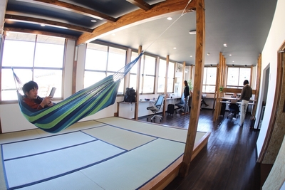 t8ANmX1d0VS2DpivBNTN.jpeg?w=940&h=940