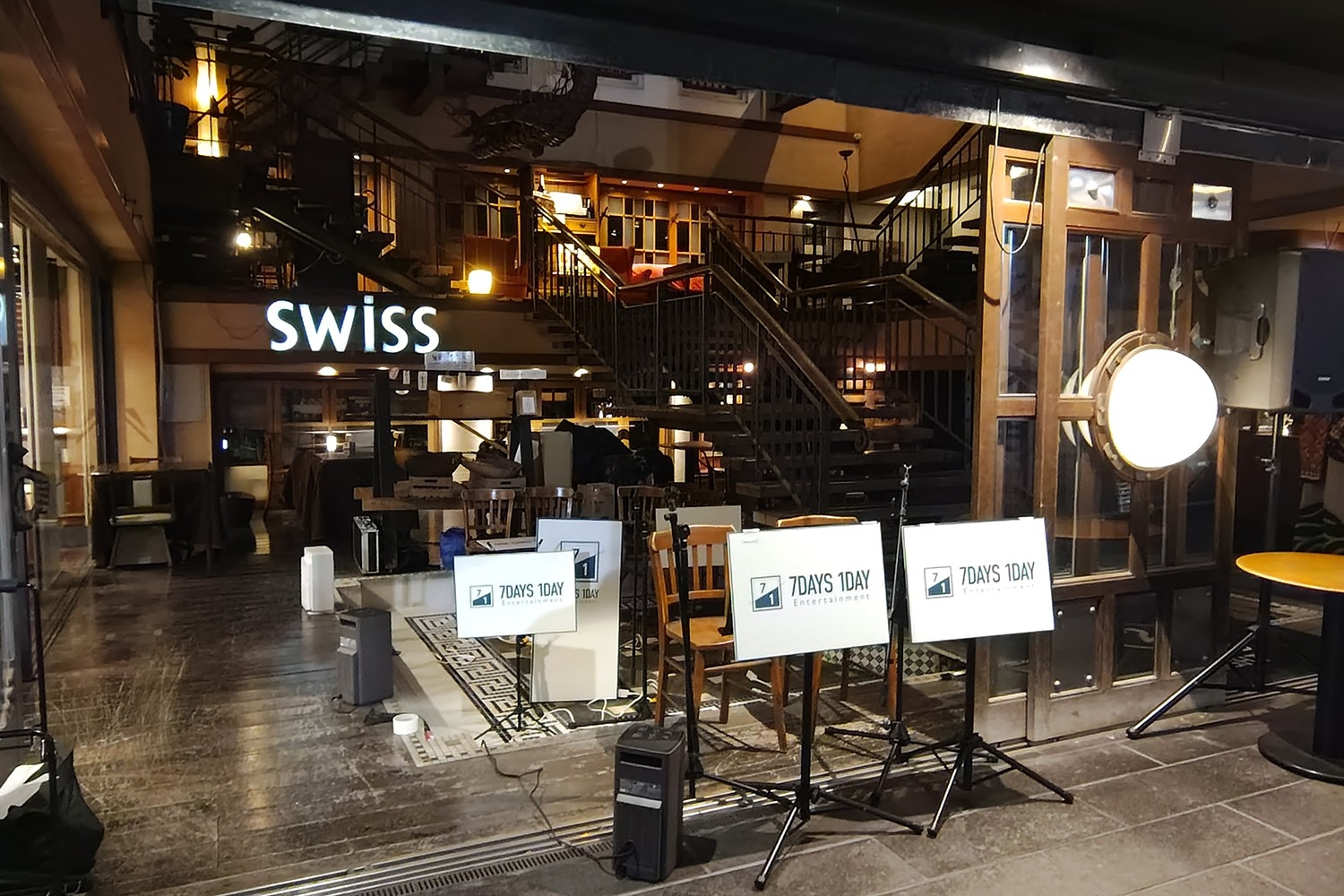 熊本・栄通りの水盤を音楽空間に　社会人バンド「7days1day」が池の水を抜き、サプライズフリーライブを毎月開催