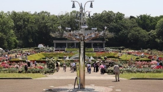 「ばら園ガイドツアー」 集合場所:カリヨン