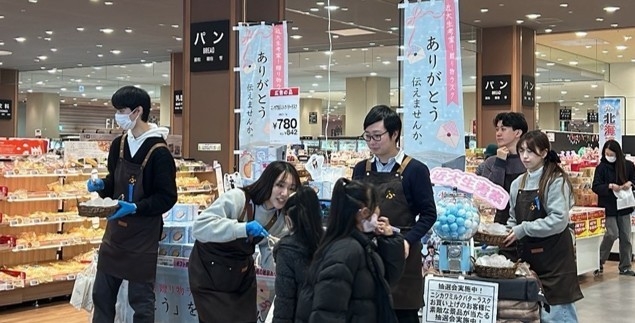 近大生とニシカワ食品が開発したラスクをバレンタイン催事で販売 "女子大生が同世代への贈り物としてついパケ買いしてしまう"ラスク