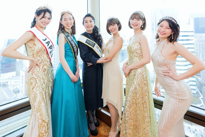 (左から)岩間夏美、田口そのみ、豊田雅、麻衣阿、姫乃みさき、YUU.