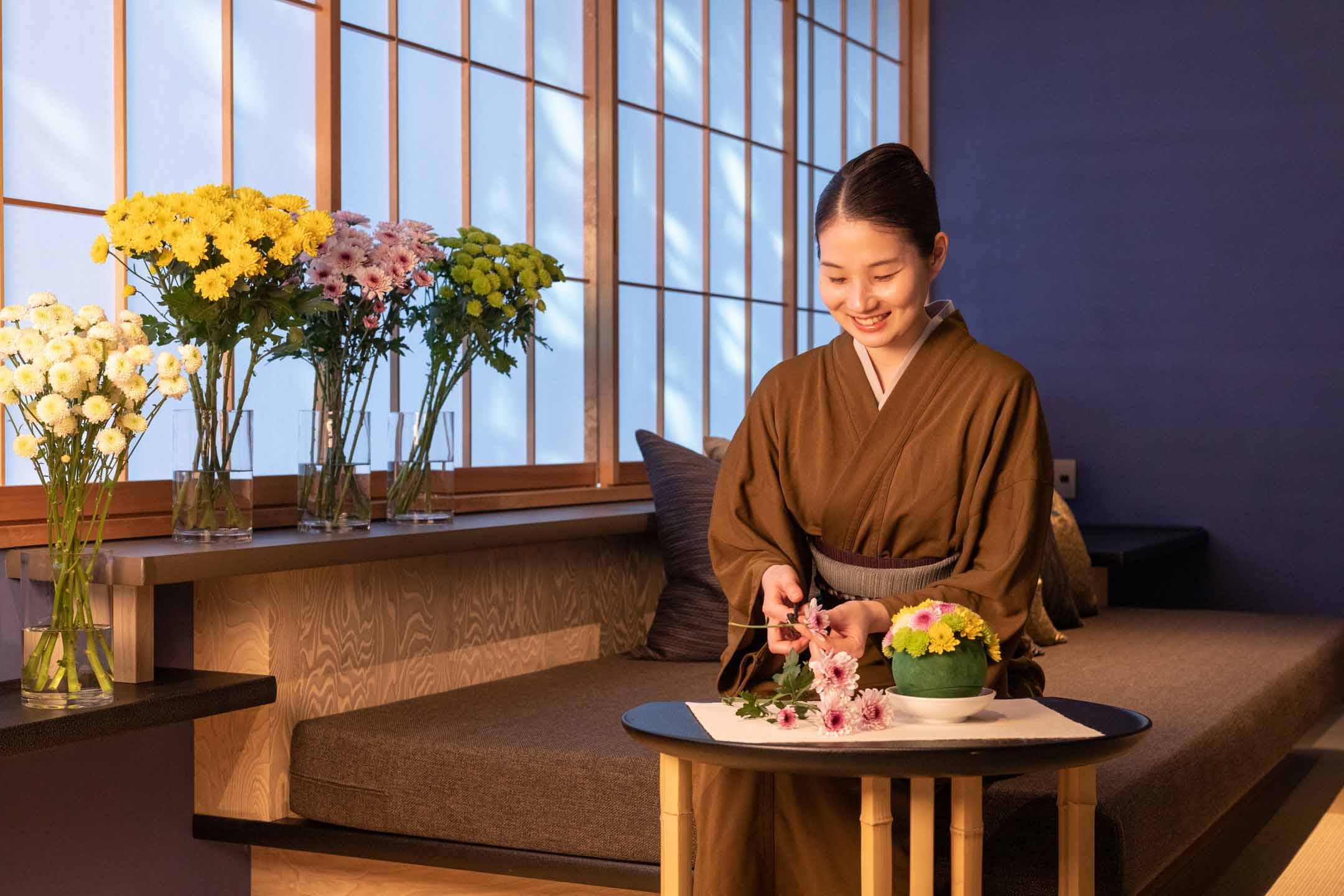 【星のや東京】江戸の女性の嗜みと美への意識を学ぶプログラム「江戸美人滞在 ~菊~」1日1組限定で開催