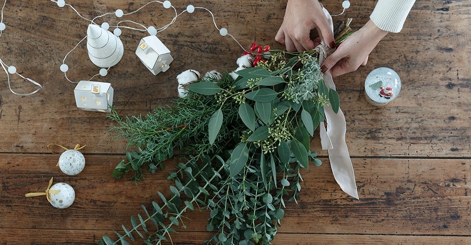 クリスマスを盛り上げる スワッグのつくり方