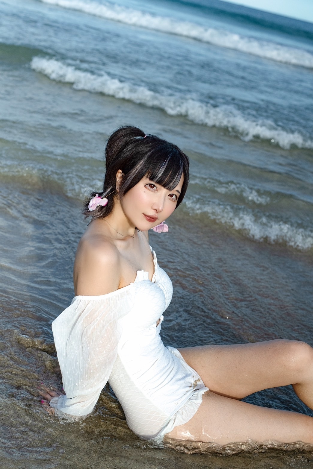 人気コスプレイヤーの夏城陽詩さん。当日はゲームの主人公「ツーサンズ」をイメージした衣裳で登場!