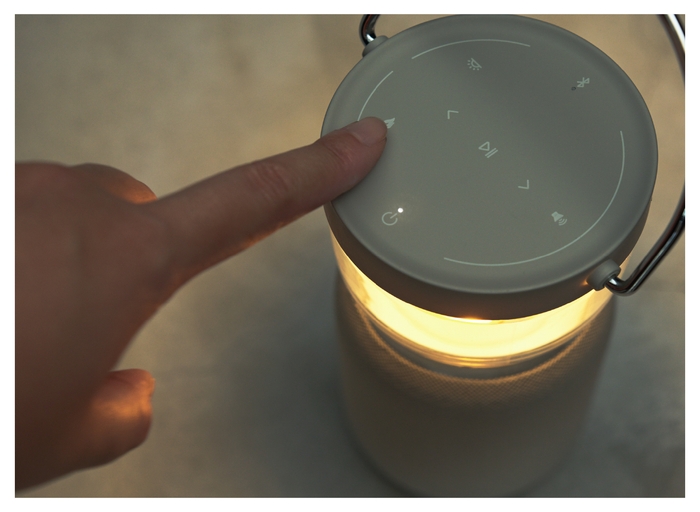 操作は触れて、なぞるだけ