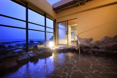 駿河湾を見渡す絶景の露天風呂