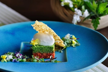 【星のや竹富島】沖縄の素材×フレンチ技法　仔山羊を使用した春のディナーコース提供開始｜開始日：2022年3月21日