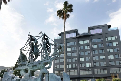 tieBNqjuJhOUwyLqIQit.jpg?w=940&h=940