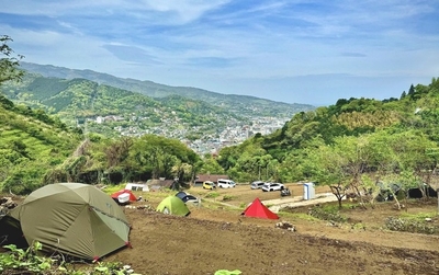 tk8x0MJ1FnIacVplcPR8.jpg?w=940&h=940