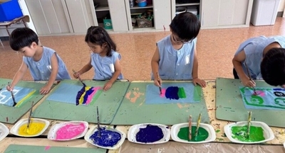 令和7年（2025年）10月の運動会に向けて実施した旗づくりの様子