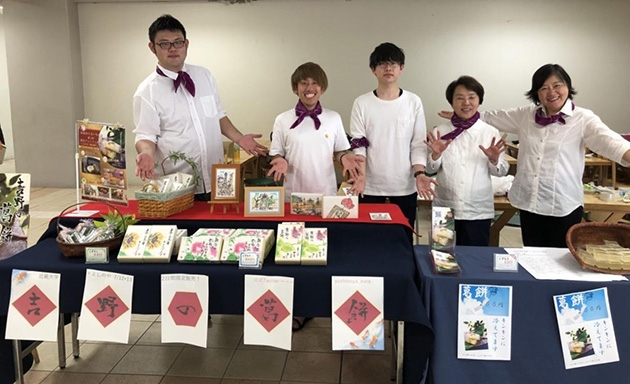 経営学部×(株)よしのや　産学連携プロジェクト　葛餅食べてインスタ投稿！若い世代へ吉野の葛餅をPR