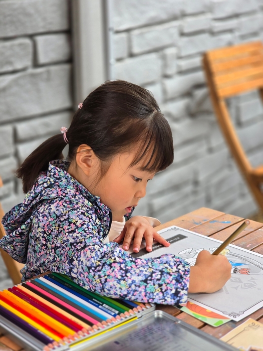 ▲モンスターたちは何色かな?冒険に出かけてヒントを探そう!