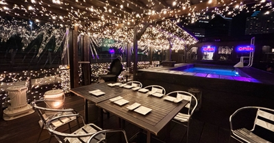 カフェ&バー ヘミングウェイ横浜のテラス席