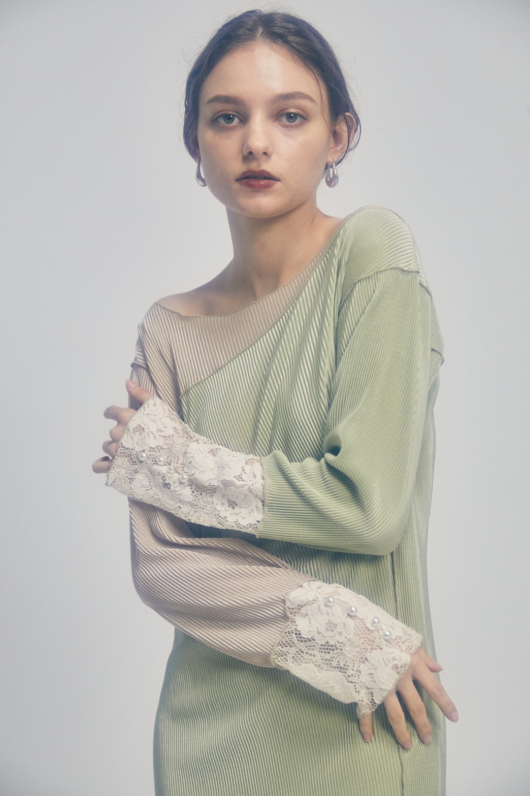 プリーツメロウワンピース THE PLEATS MELLOW DRESS ¥ 17,380(税込)PISTACHIO/BROWN/BLUE/BLACK