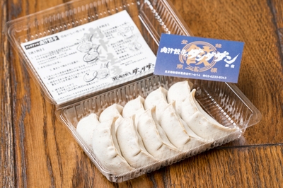 「持ち帰り生餃子（冷凍）」店舗で提供している餃子と同じ餃子をご自宅でも楽しめます！