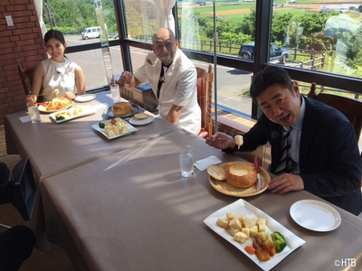 「錦鯉が行く！絶景富良野ゆめツアー」(C)HTB