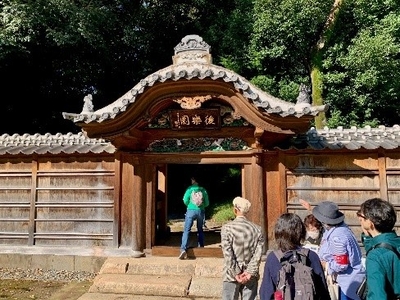 唐門・内庭ガイドツアー（昨年度の様子）