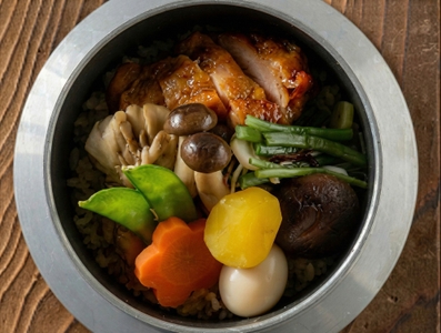 【桃太郎ゆかりの鶏五目釜】