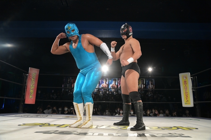 5.8 鹿児島・志布志市「うなぎの駅」大会でタッグを組むシシャモパワーと鰻マスク 写真提供:DDT