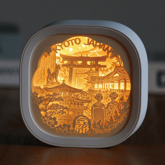 「心の都・京都」京都の魅力を一枚に凝縮、旅の思い出を照らす光のアート。