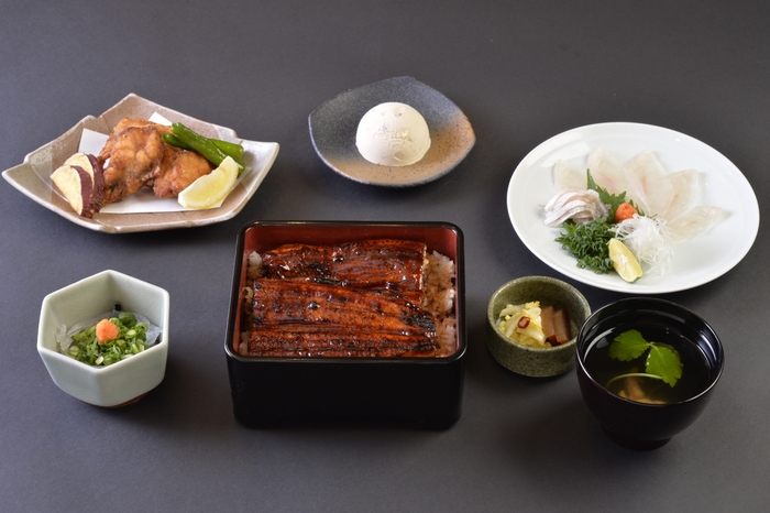 鰻ととらふぐの「玄鰻(げんまん)コース」
