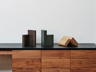 木製ブックエンドをDNPの独自ブランド「AIMA」から10月24日発売