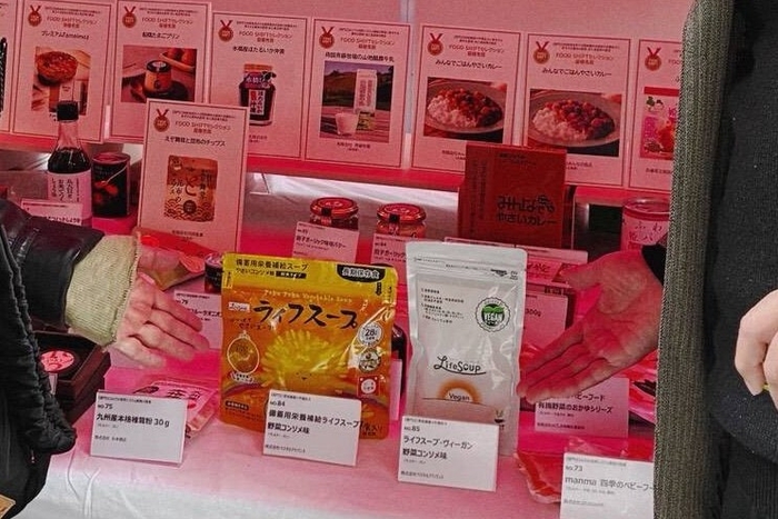 丸の内中通り展示